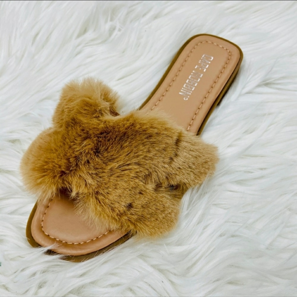 🆕️ LAST 2! Cape Robbin Fur Slides - Picture 6 of 10